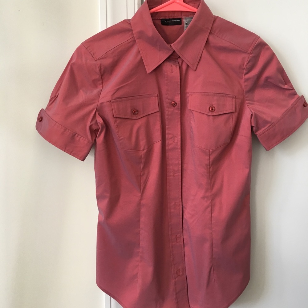 Short sleeve woman button down shirt